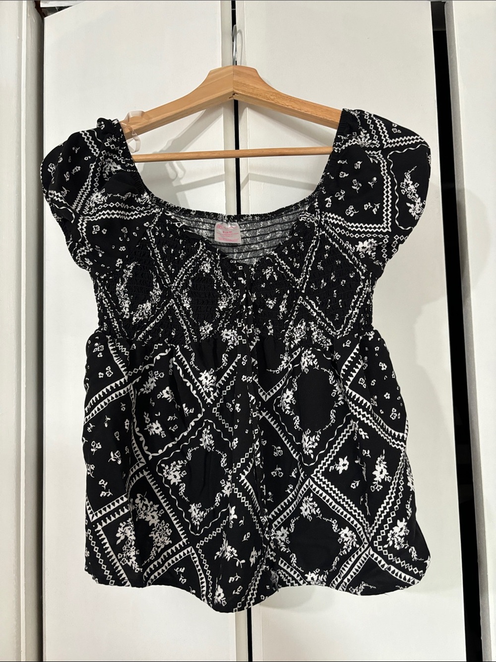 No Boundaries Black and White Bandana-Print Short Sleeve Top